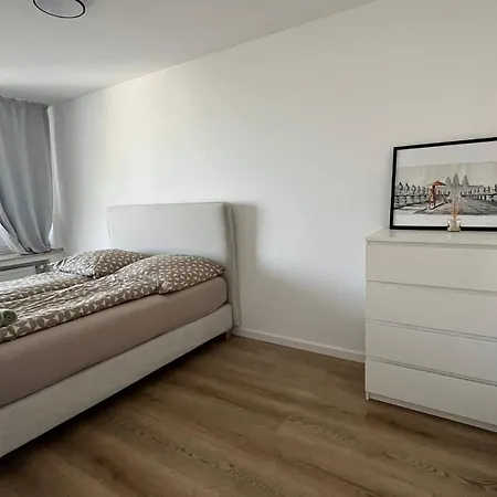 Apartment Zentrales In Mit Balkon Dusseldorf